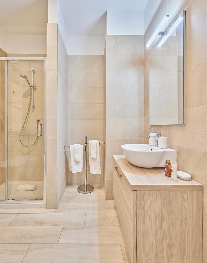 Monviso Modern - Exclusive Apartment Milan Luaran gambar